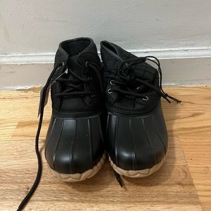 BLACK BOOTS